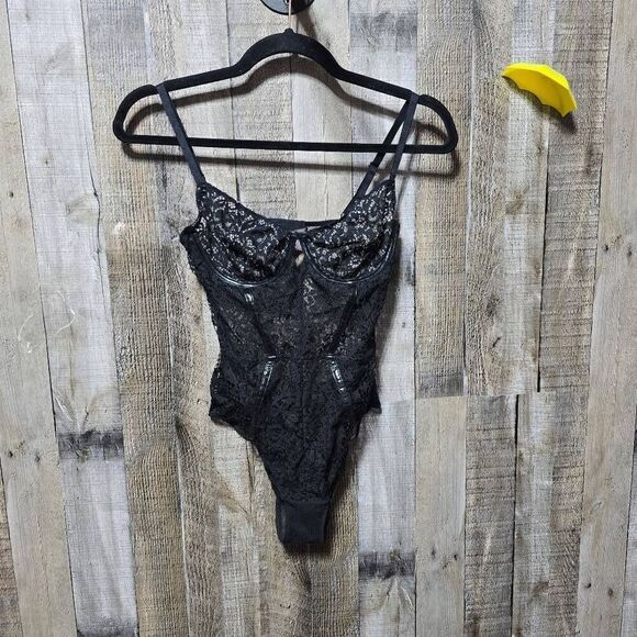 Victoria's Secret Black Lace Teddy Bodysuit NWOT 34C - Picture 1 of 5